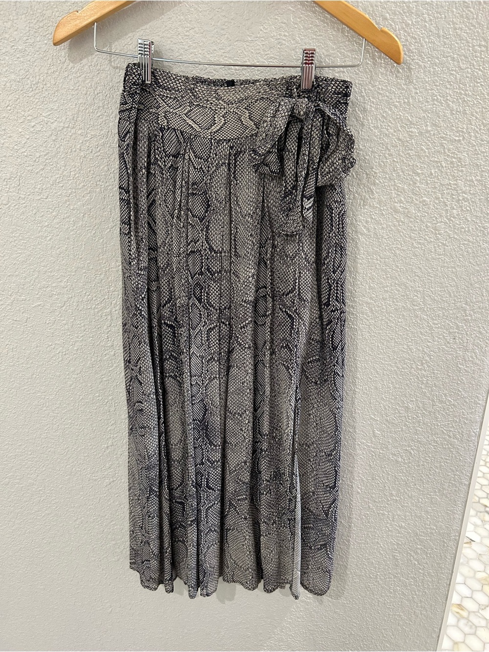 Anthropologie Navy & White Snake-Print Maxi Skirt with Tie